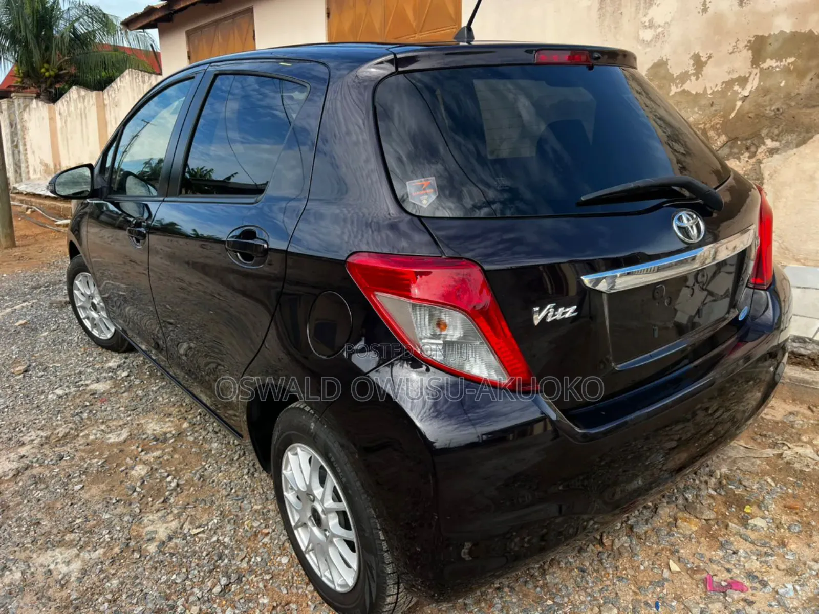 Toyota Vitz 1.0 FWD 3dr 2013 Black