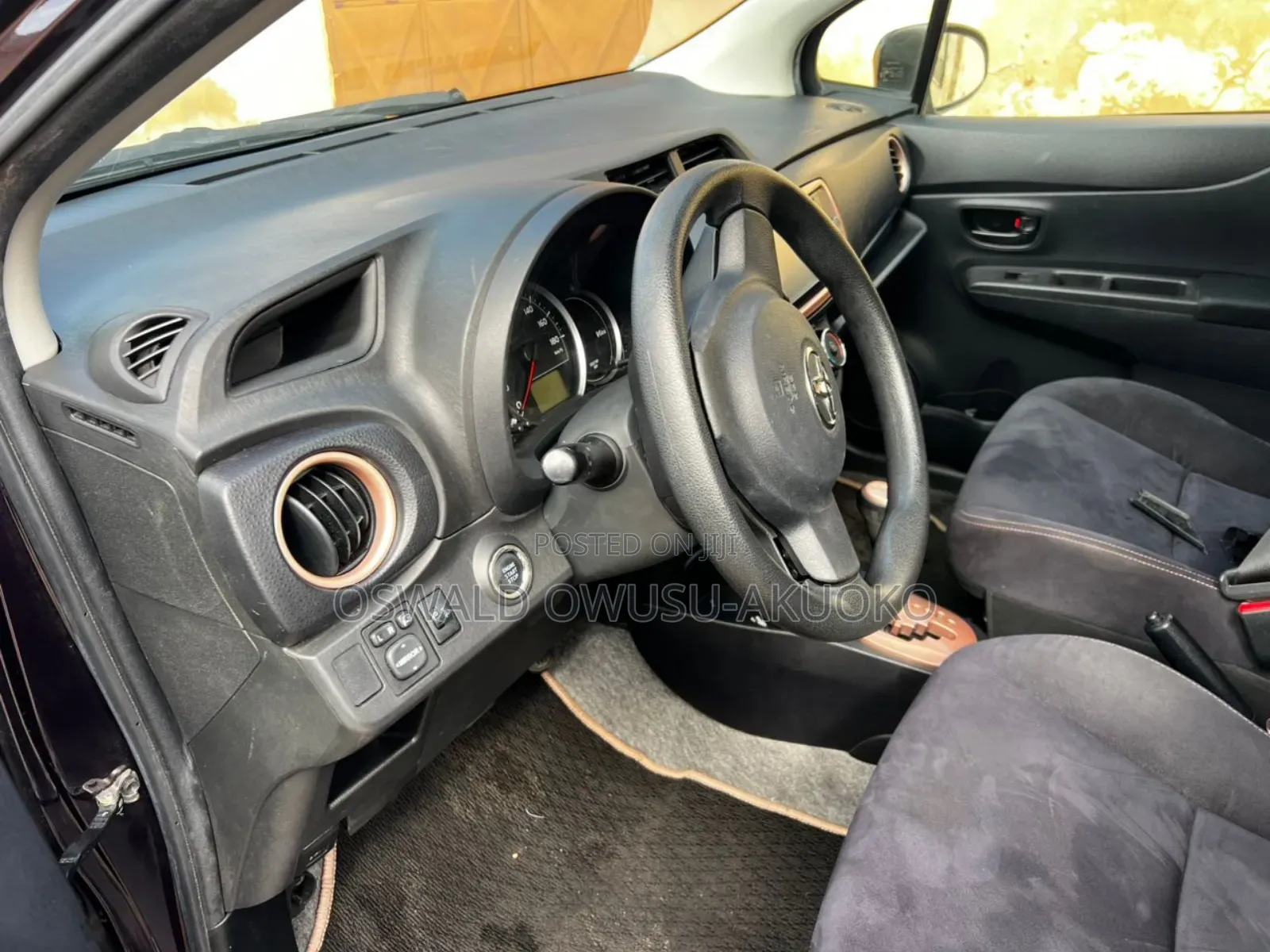 Toyota Vitz 1.0 FWD 3dr 2013 Black