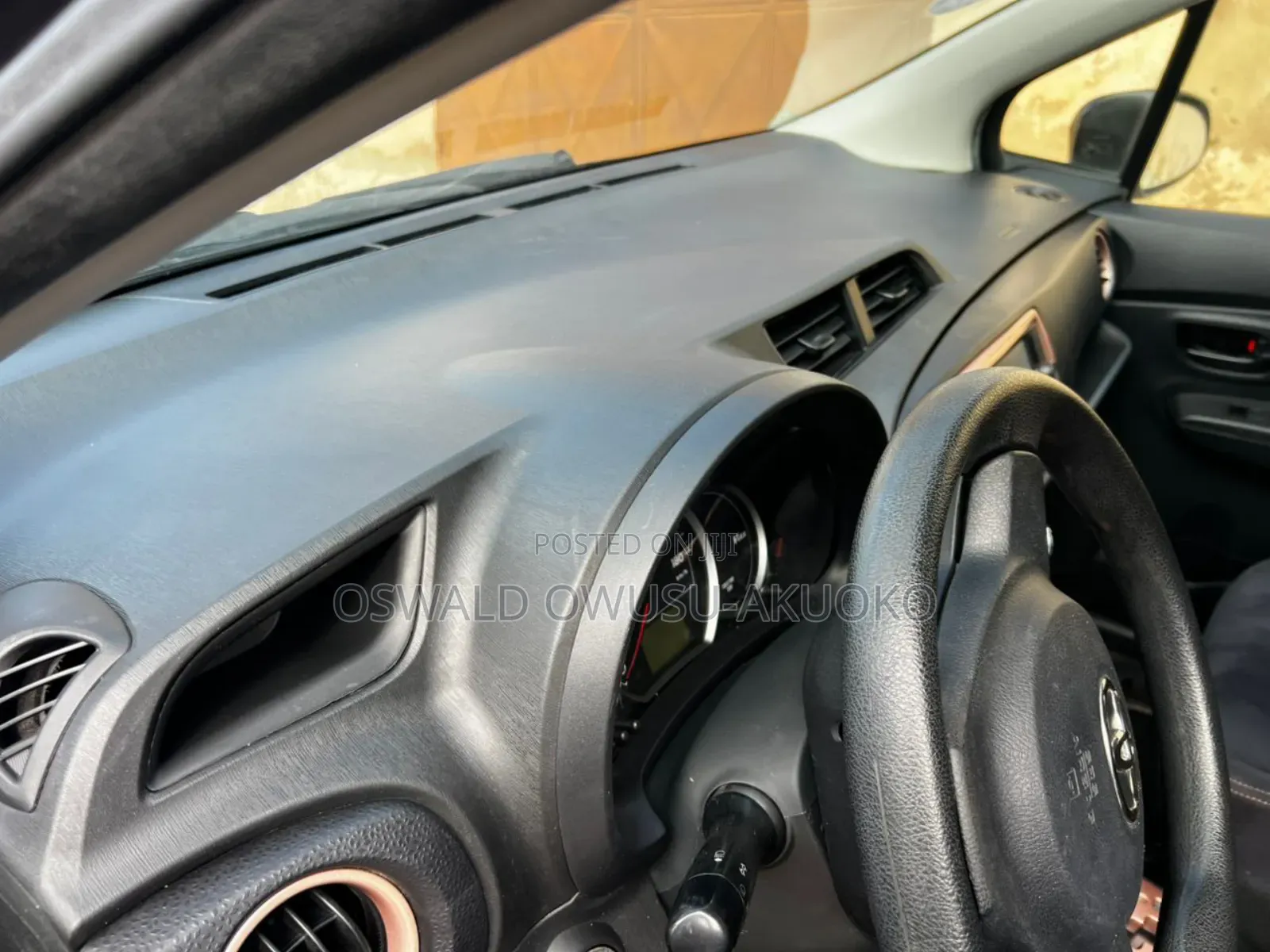 Toyota Vitz 1.0 FWD 3dr 2013 Black