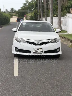 Toyota Camry SE 4dr Sedan (2.5L 4cyl 6A) 2014 White