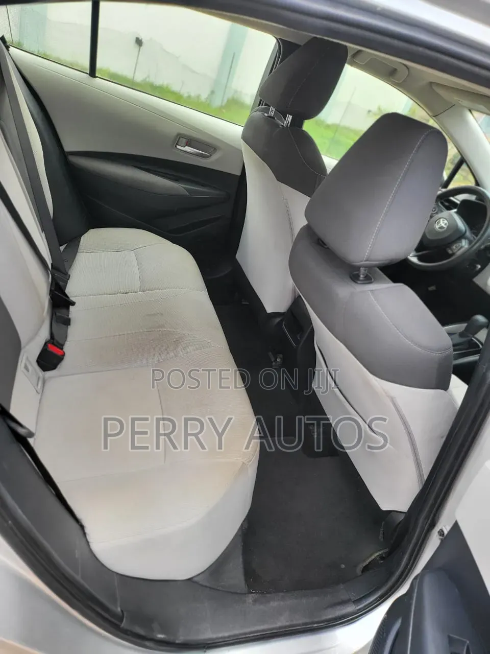 Toyota Corolla LE 2021 Silver