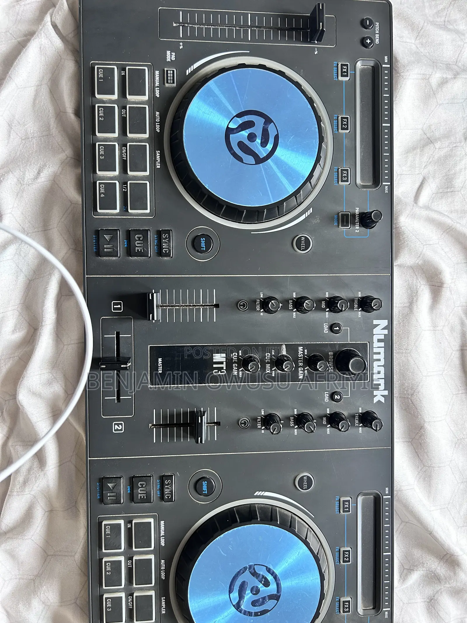 Numark Mixtrack 3 Dj Controller. I2-Deck Usb Controller