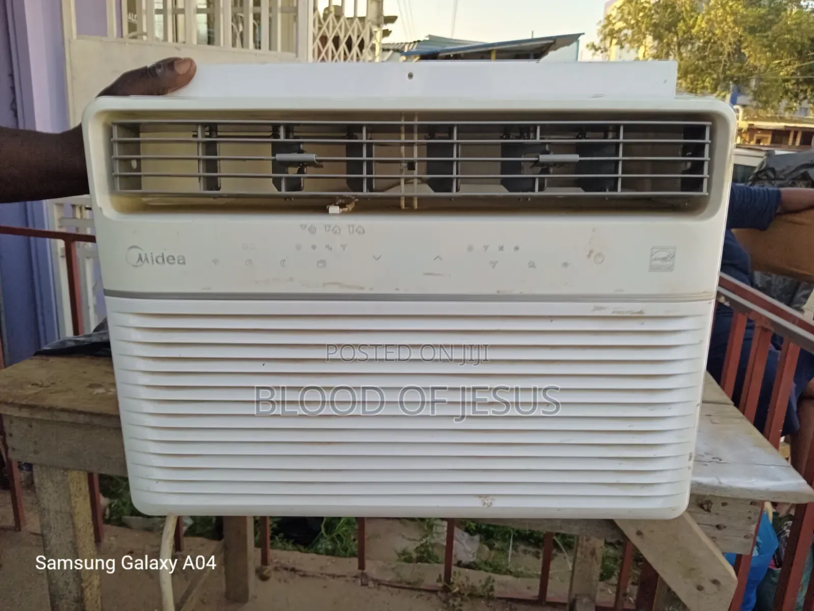Screen Toch Midea Window Air Conditioner
