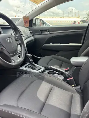 Hyundai Elantra 2018 Silver