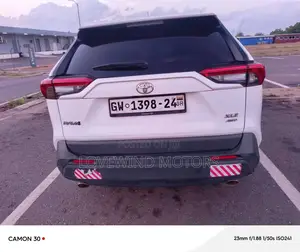 Toyota RAV4 LE 2022 White