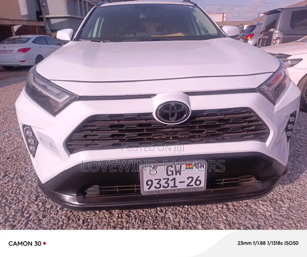 Toyota RAV4 LE 2022 White