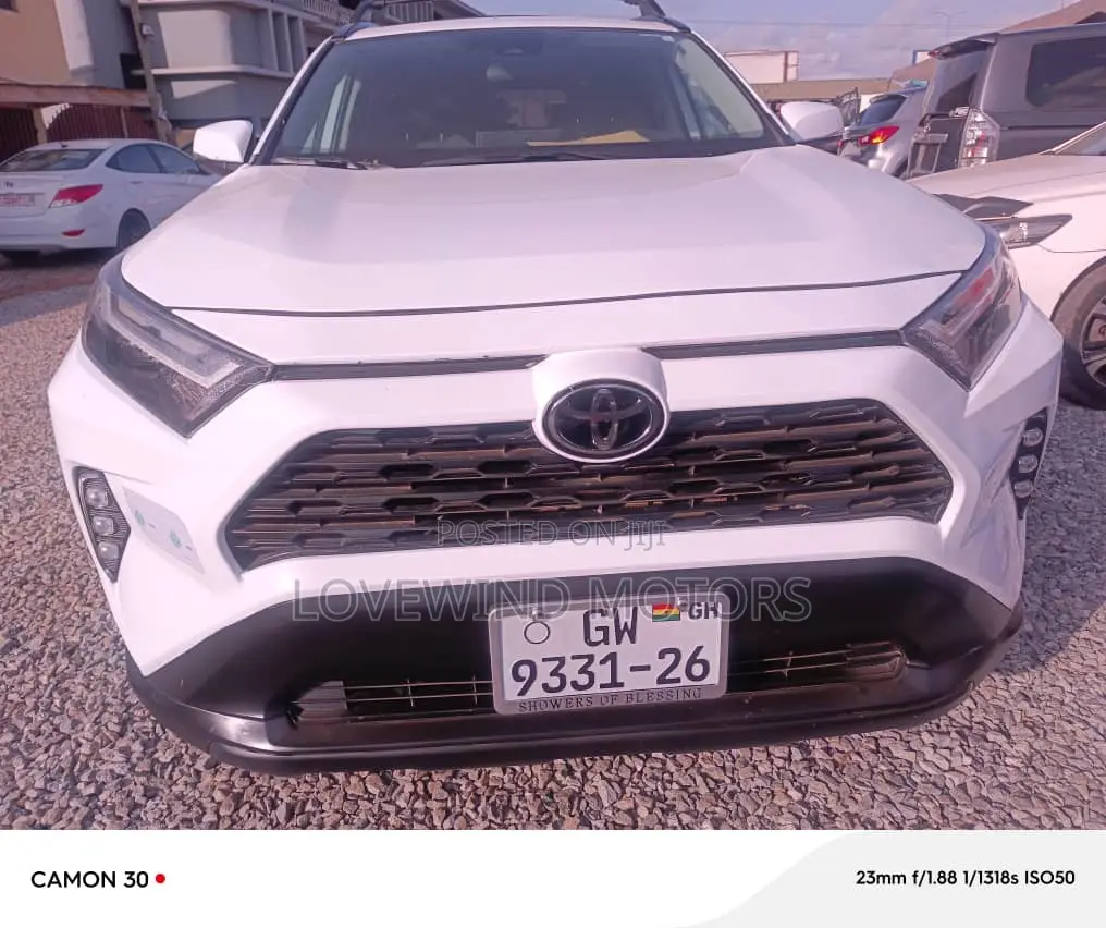 Toyota RAV4 LE 2022 White