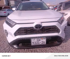 Toyota RAV4 LE 2022 White