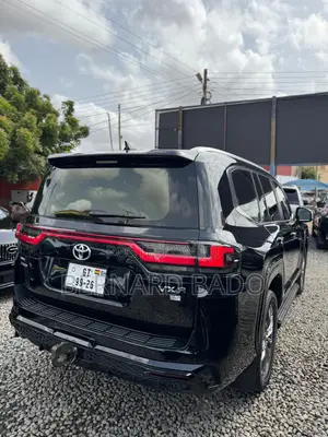 Toyota Land Cruiser LC300 2025 Black