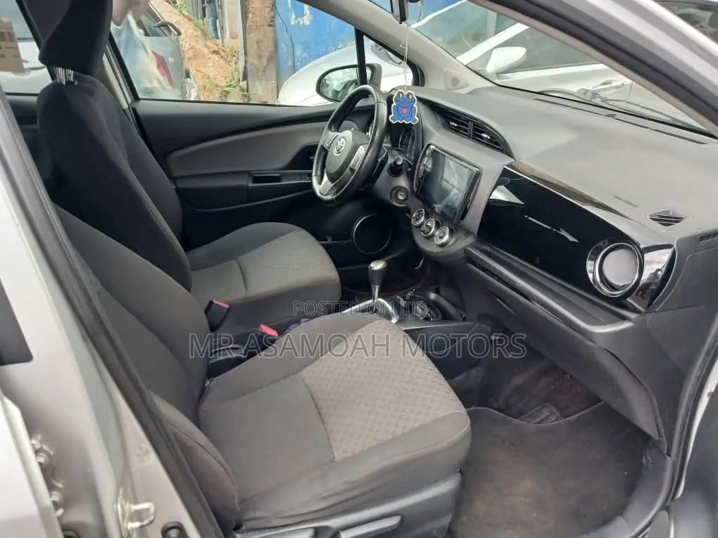 Toyota Yaris LE Hatchback 3dr 2017 Silver