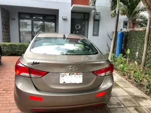 Hyundai Elantra GLS Sedan FWD (1.8L 4cyl 6M) 2013 Gray