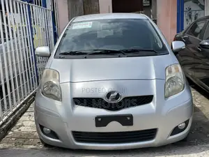Toyota Vitz 1.5 FWD 3dr 2010 Silver