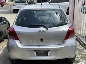 Toyota Vitz 1.5 FWD 3dr 2010 Silver