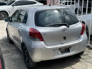 Toyota Vitz 1.5 FWD 3dr 2010 Silver