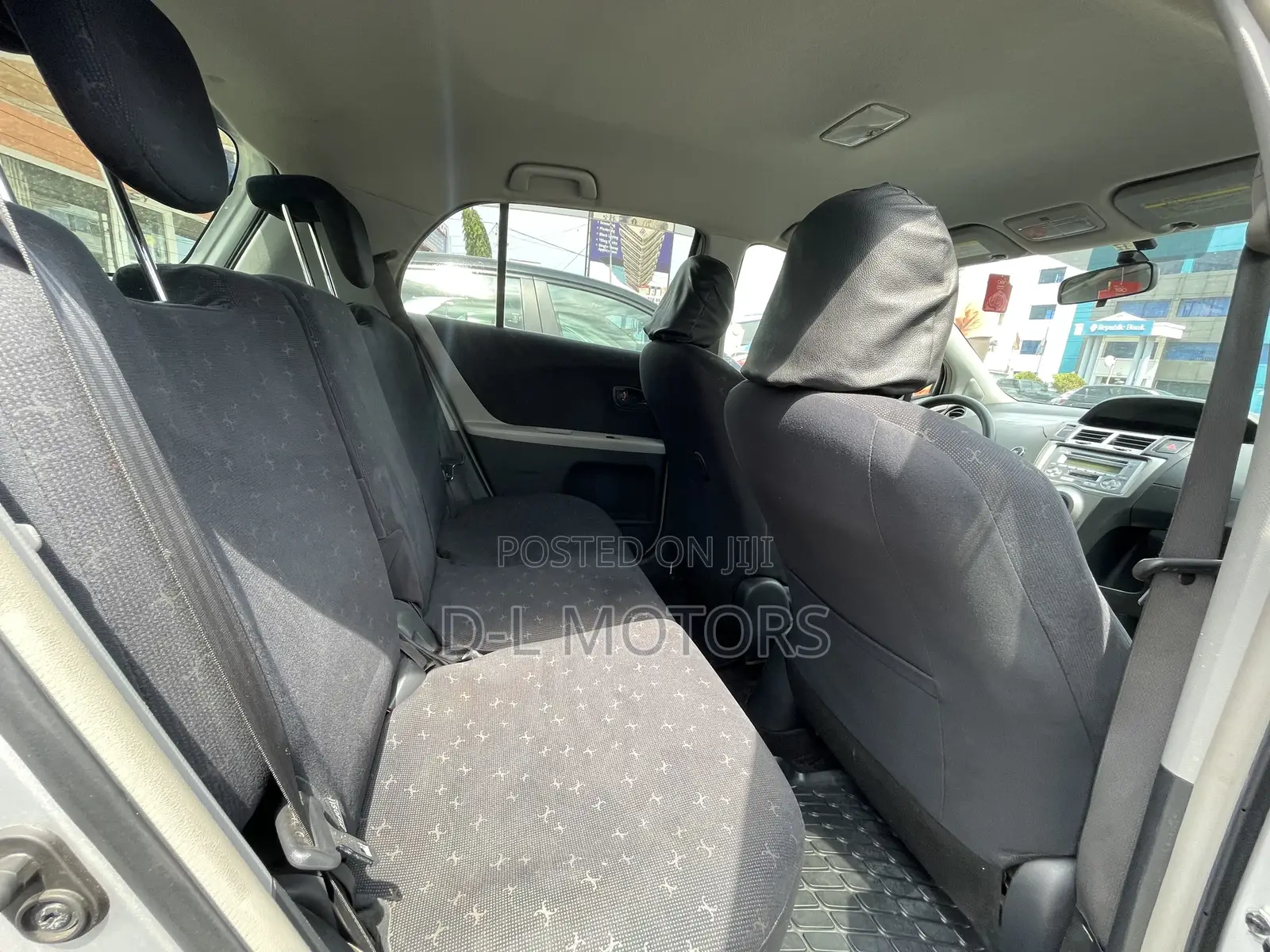 Toyota Vitz 1.5 FWD 3dr 2010 Silver
