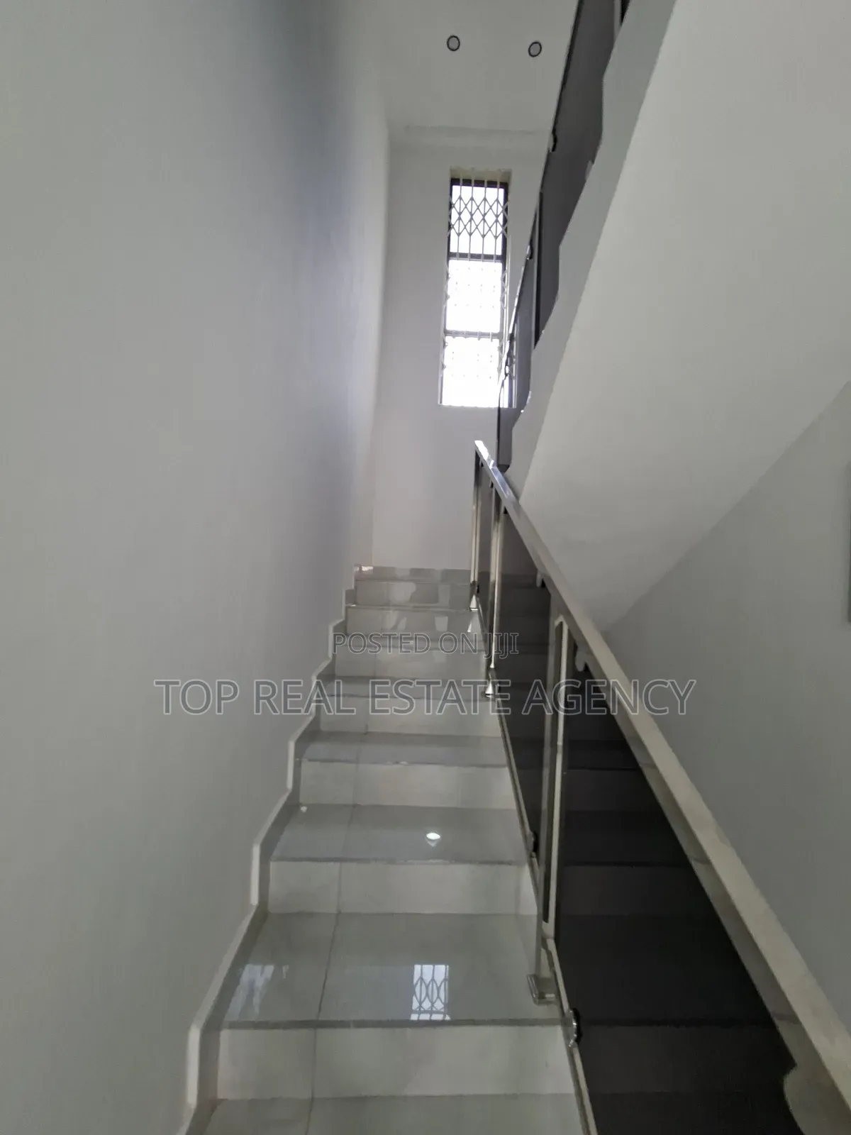 3bdrm Duplex in North Legon for sale