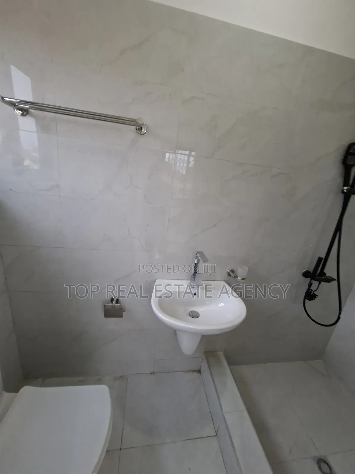 3bdrm Duplex in North Legon for sale