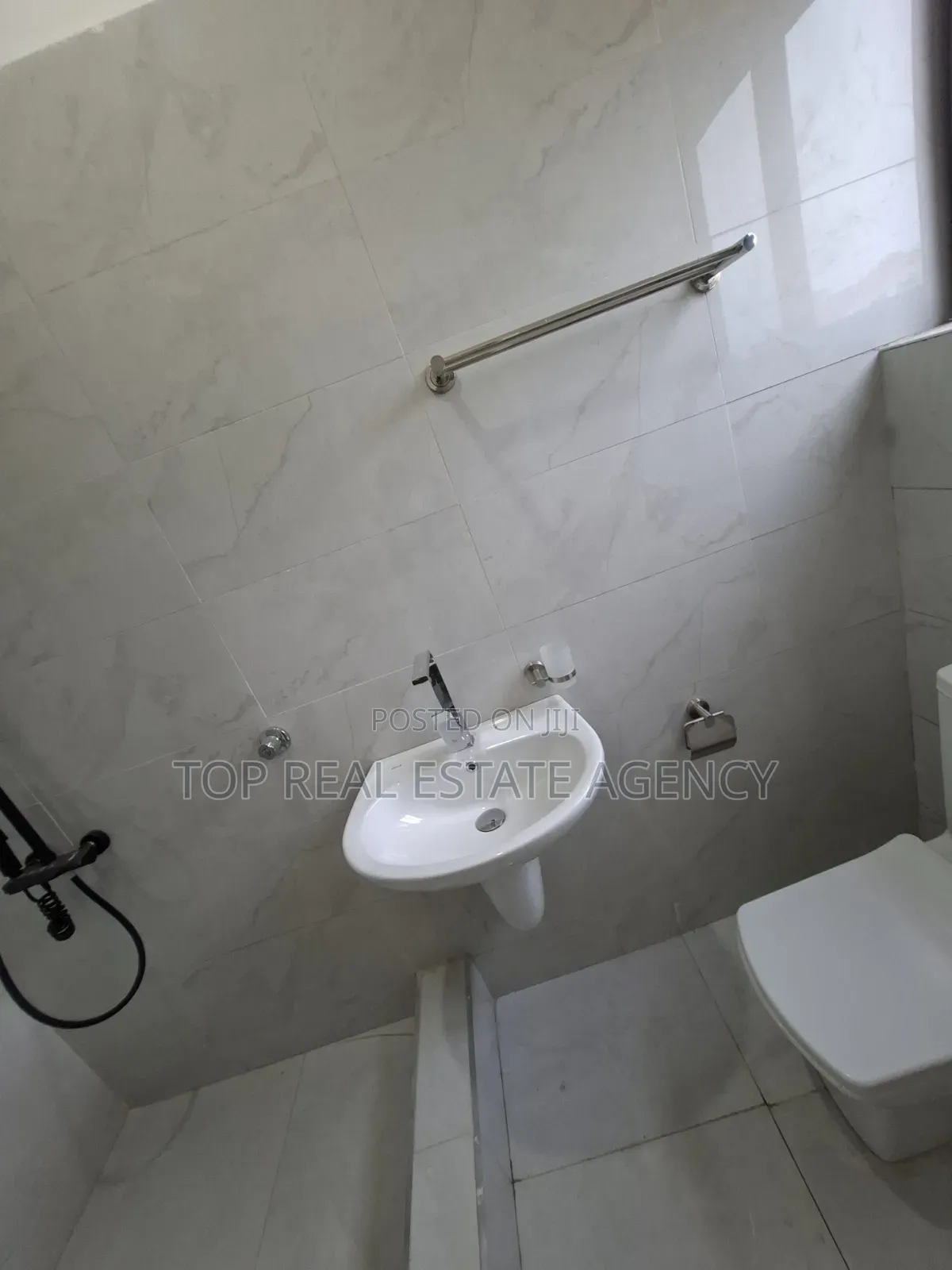 3bdrm Duplex in North Legon for sale