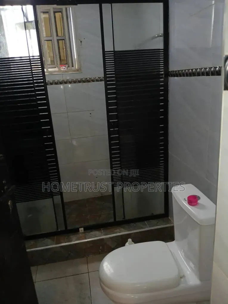 2bdrm Apartment in Taifa Burkina, Polyclinic for rent