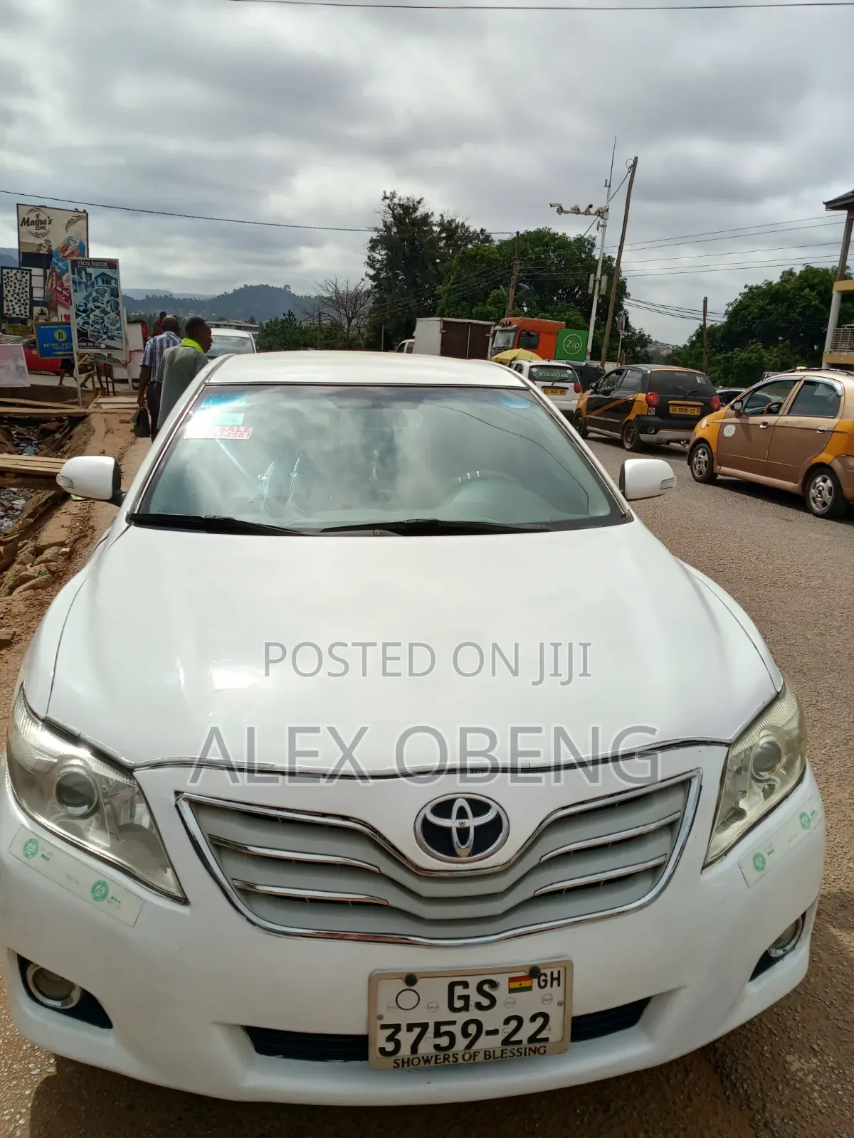Toyota Camry LE (2.5L 4cyl 8A) 2019 White