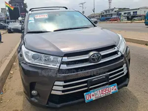 Toyota Highlander LE 2019 Brown