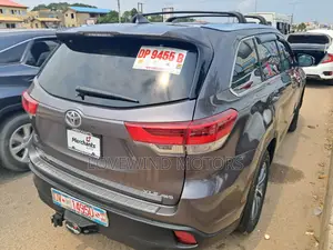 Toyota Highlander LE 2019 Brown
