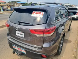 Toyota Highlander LE 2019 Brown