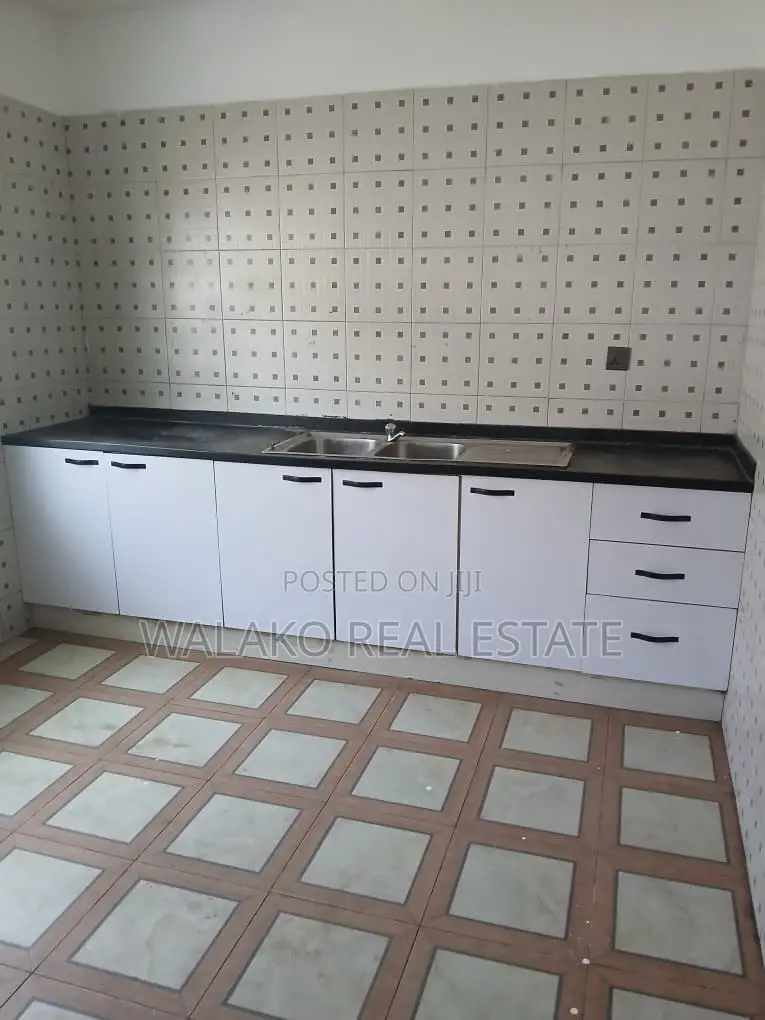 4bdrm Apartment in North Kaneshie for rent