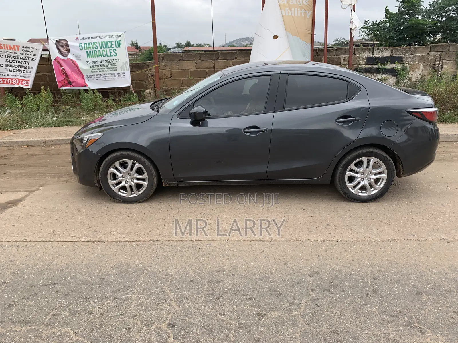 Toyota Yaris 2017 Black