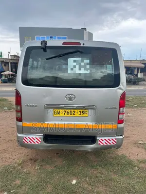 Toyota HiAce 2011 Silver