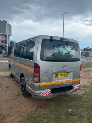 Toyota HiAce 2011 Silver