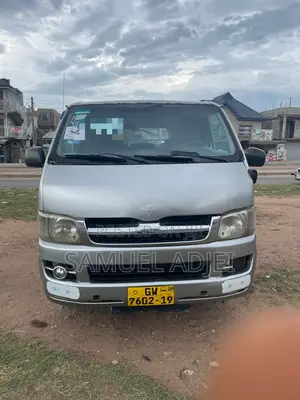Toyota HiAce 2011 Silver