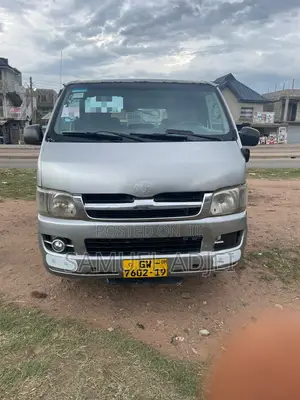 Toyota HiAce 2011 Silver