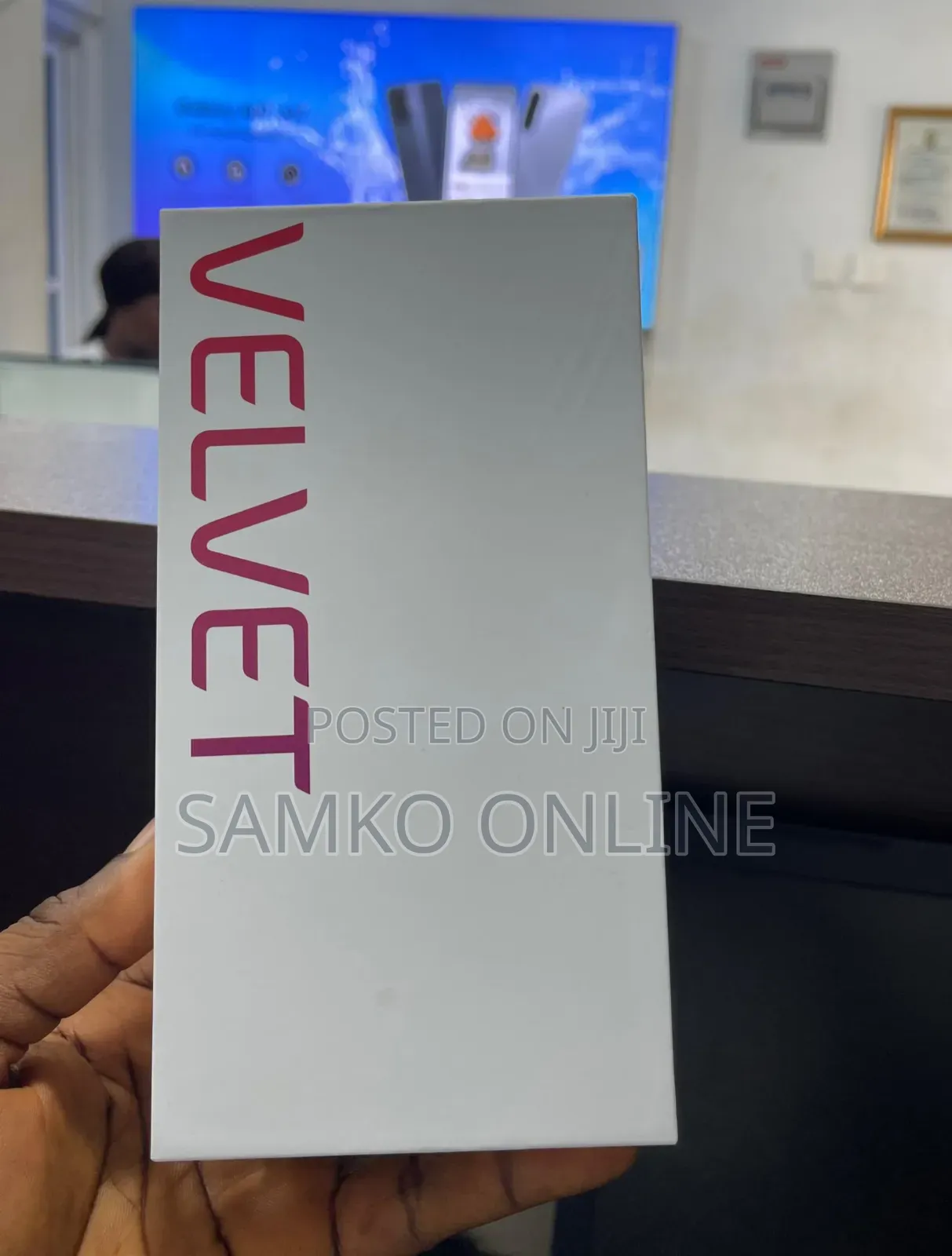 New LG Velvet 128 GB Black