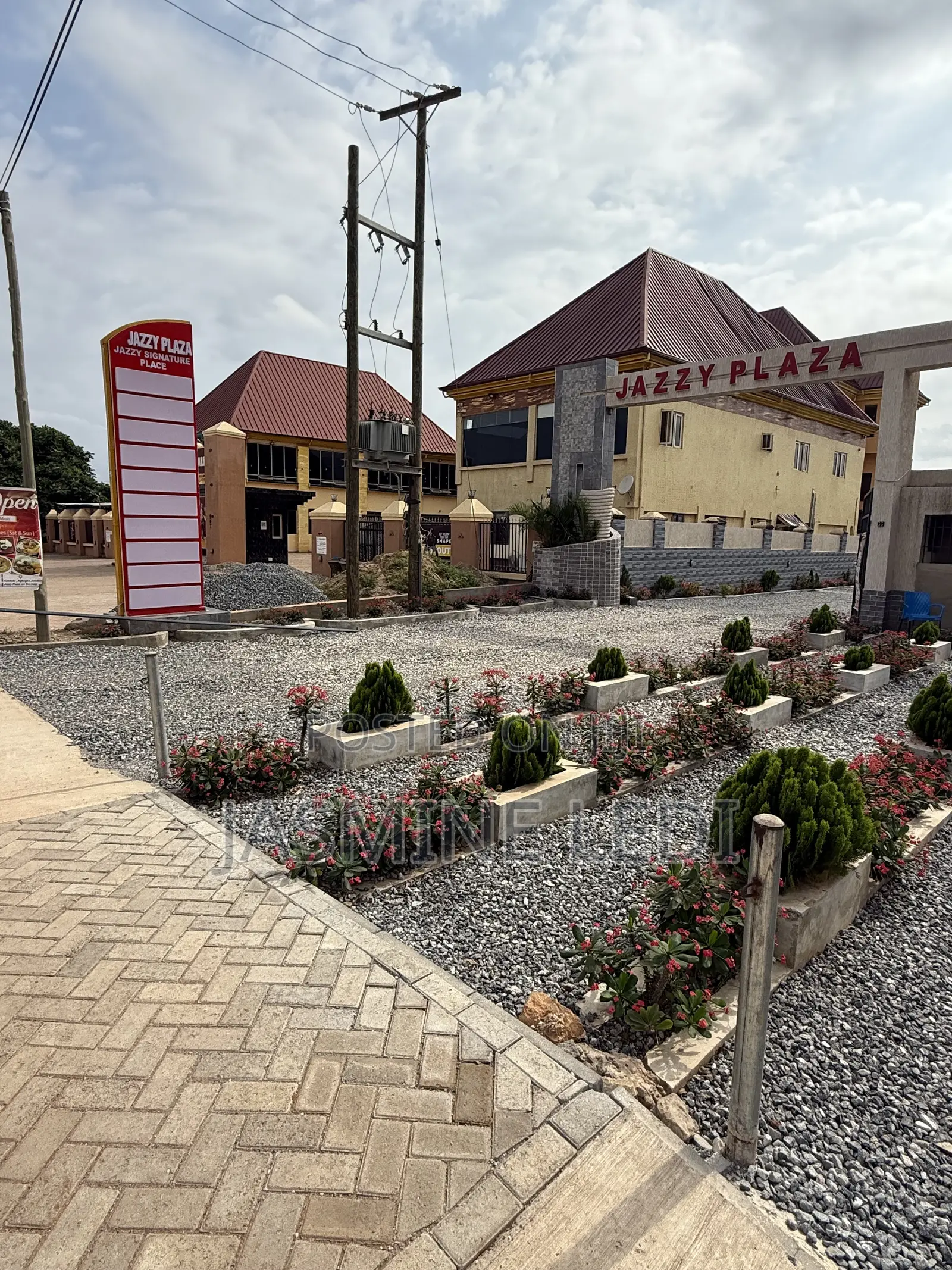 Single Unit Shop With Office and Washroom for Rent