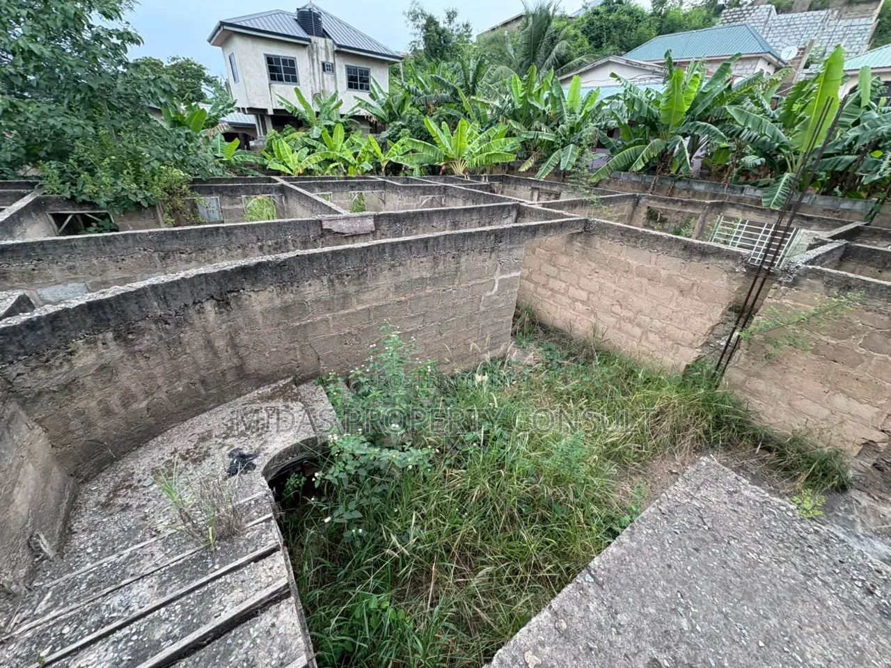 9bdrm House in Nsawam for sale