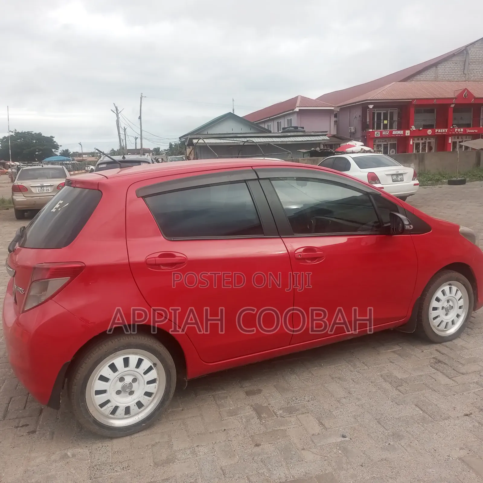 Toyota Vitz 1.3 FWD 5dr 2012 Red