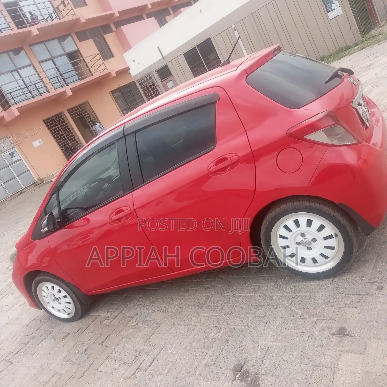 Toyota Vitz 1.3 FWD 5dr 2012 Red