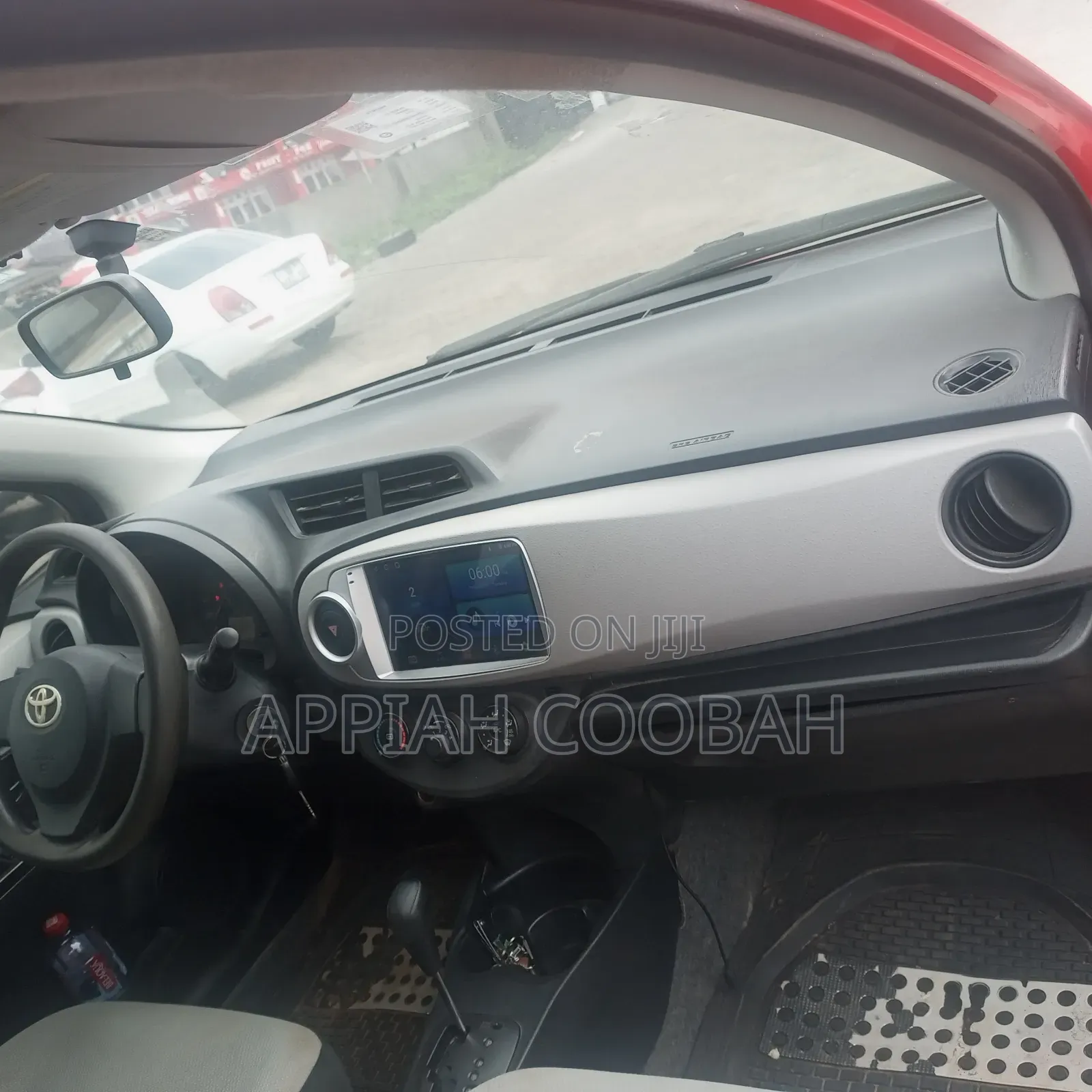 Toyota Vitz 1.3 FWD 5dr 2012 Red