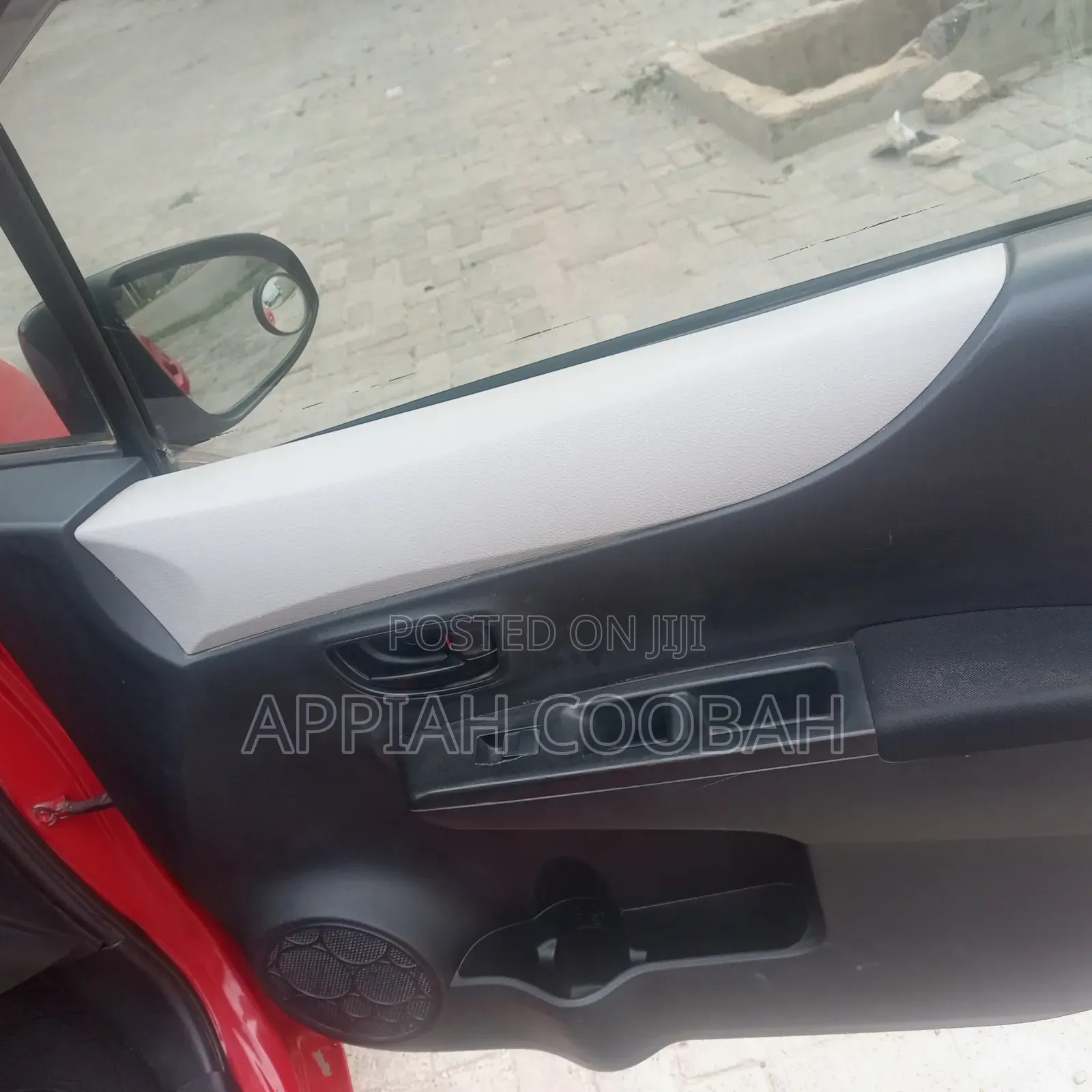 Toyota Vitz 1.3 FWD 5dr 2012 Red