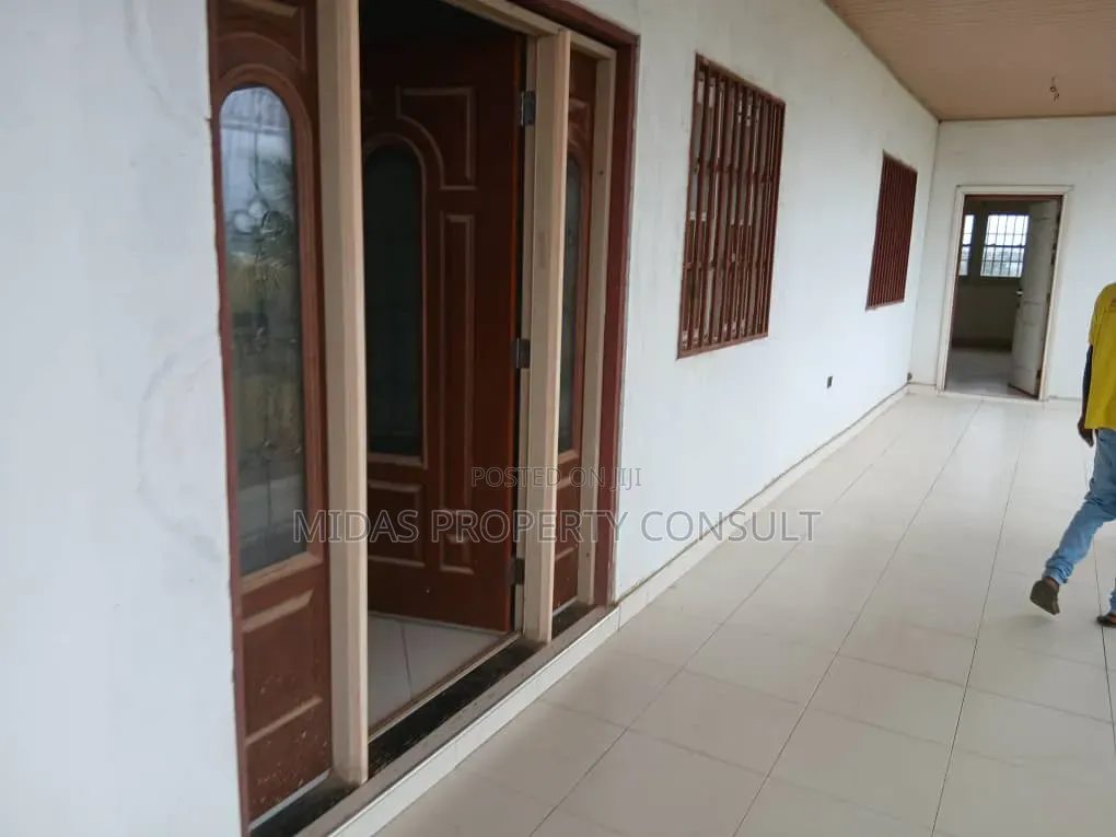 9bdrm Mansion in Dome Sampaman, Amasaman for sale