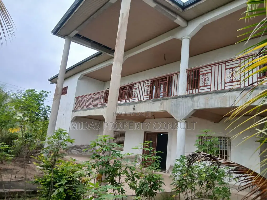 9bdrm Mansion in Dome Sampaman, Amasaman for sale