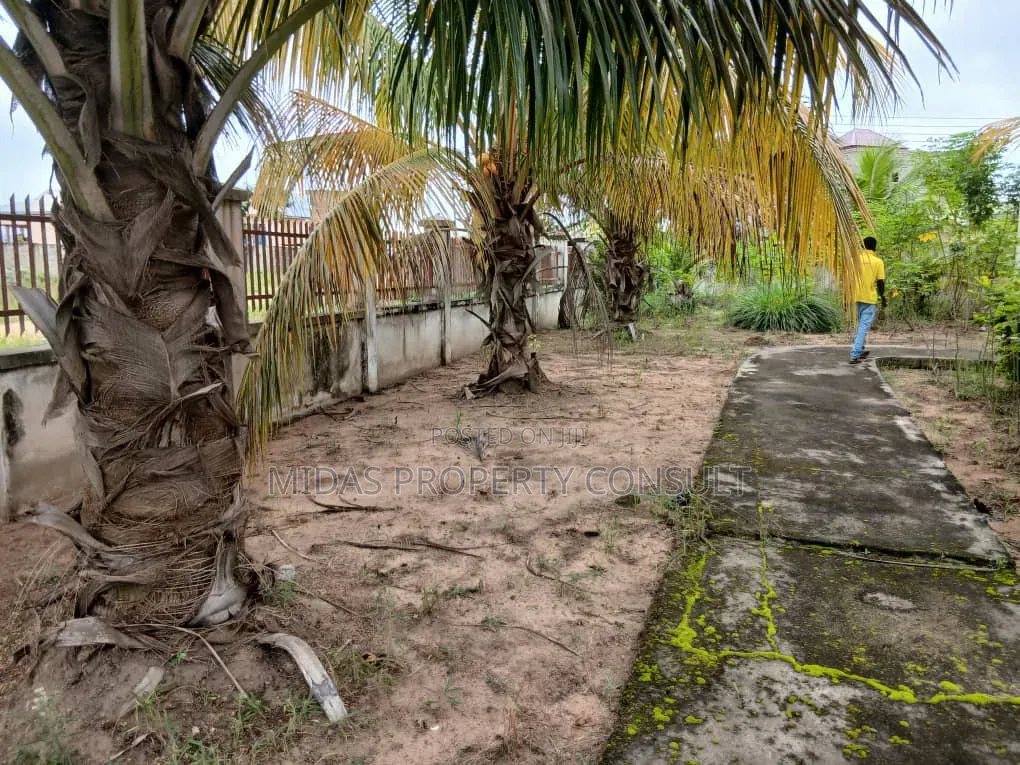 9bdrm Mansion in Dome Sampaman, Amasaman for sale