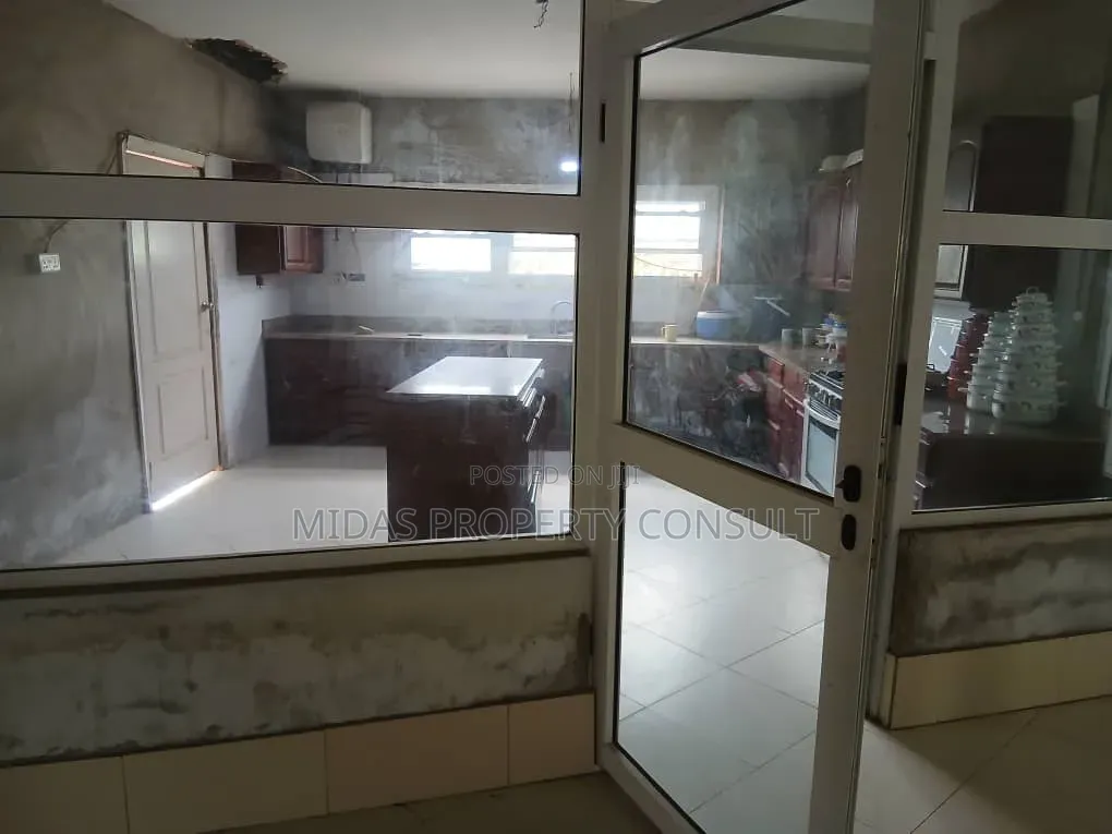 9bdrm Mansion in Dome Sampaman, Amasaman for sale