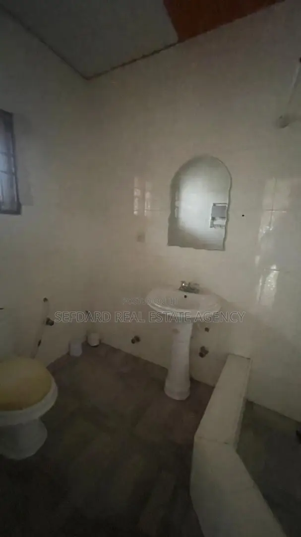 5bdrm House in Sefdard Properties, Kwabenya for sale