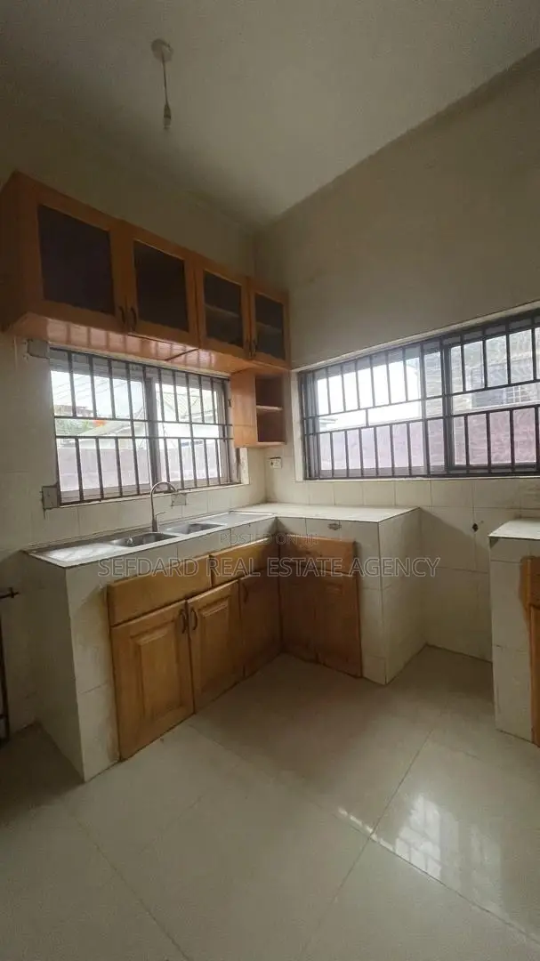 5bdrm House in Sefdard Properties, Kwabenya for sale