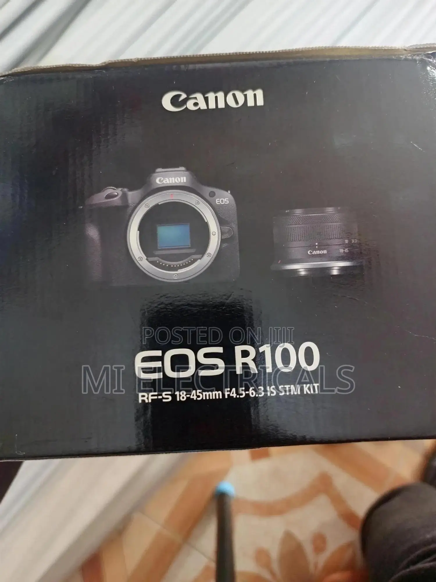 Canon Eos R100