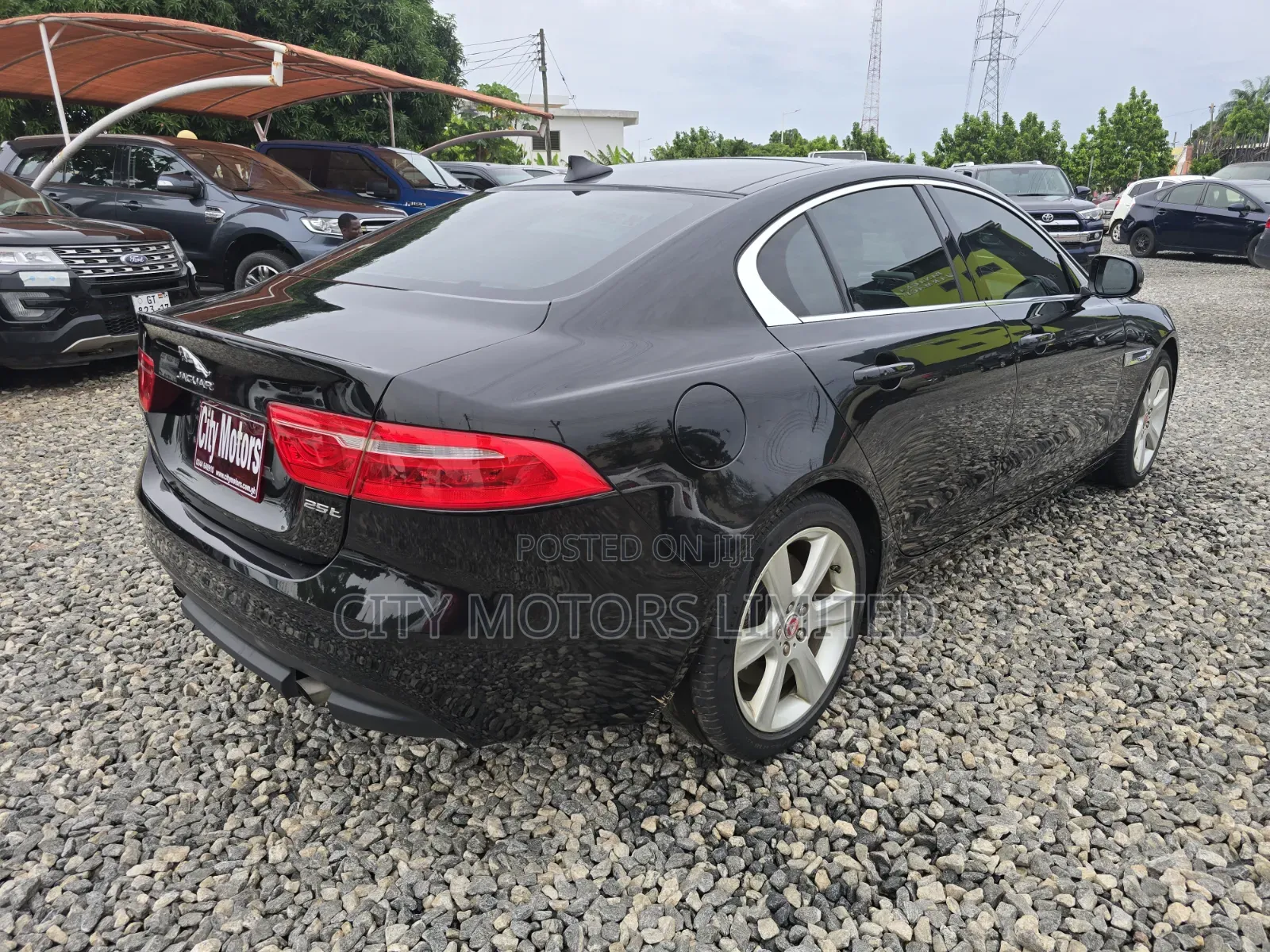 Jaguar XE 25t Premium RWD 2017 Black
