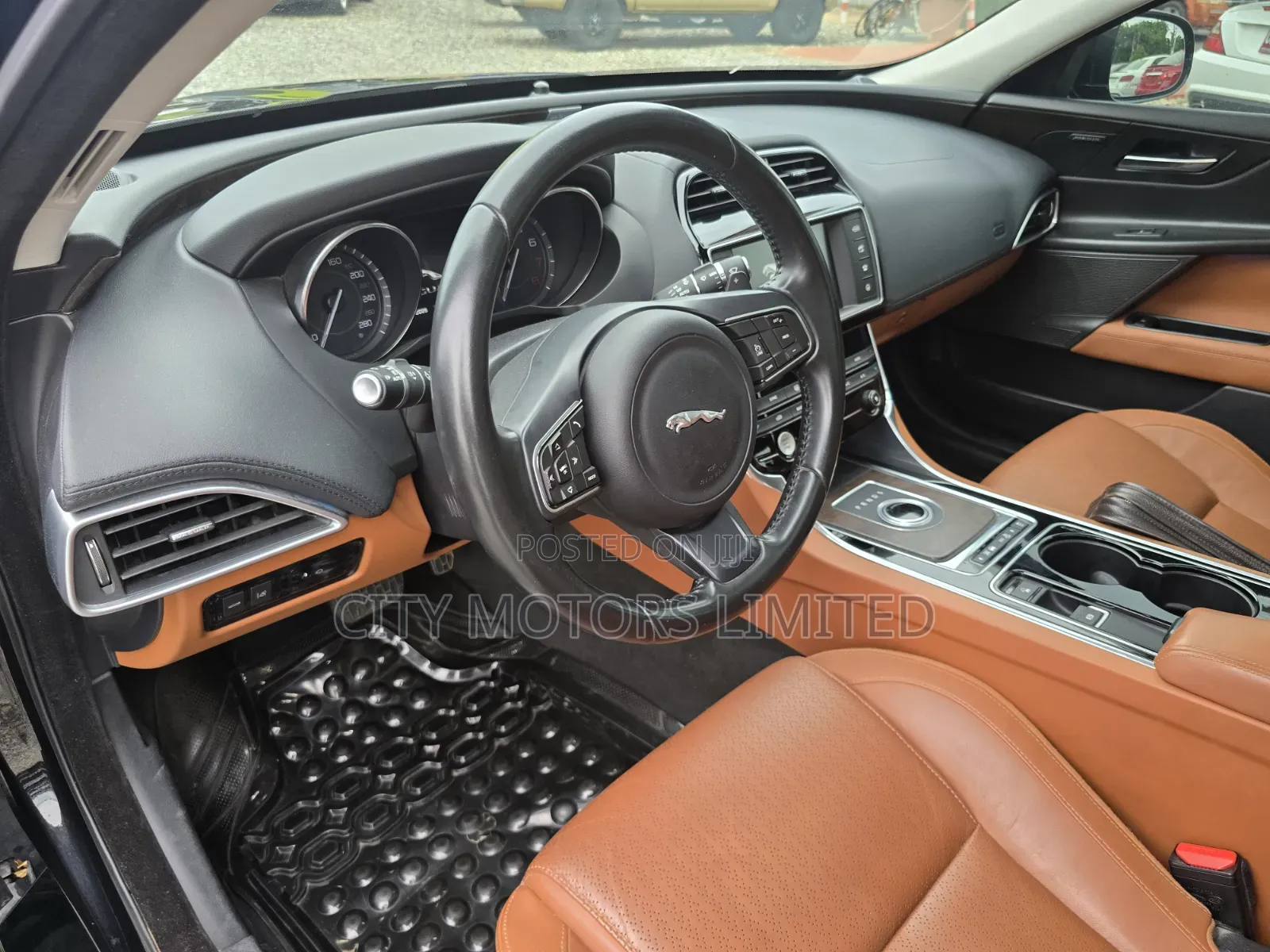 Jaguar XE 25t Premium RWD 2017 Black