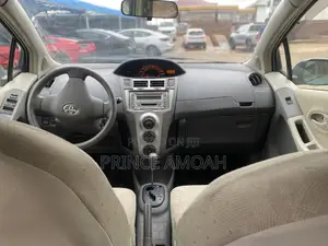 Toyota Vitz 1.3 FWD 5dr 2010 Green
